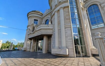 Royal BV Hotel фасад