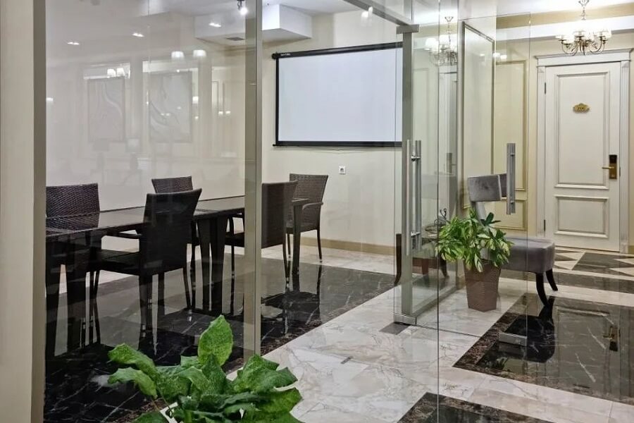 royal bv hotel 8 Конференц-зал в Royal BV Hotel