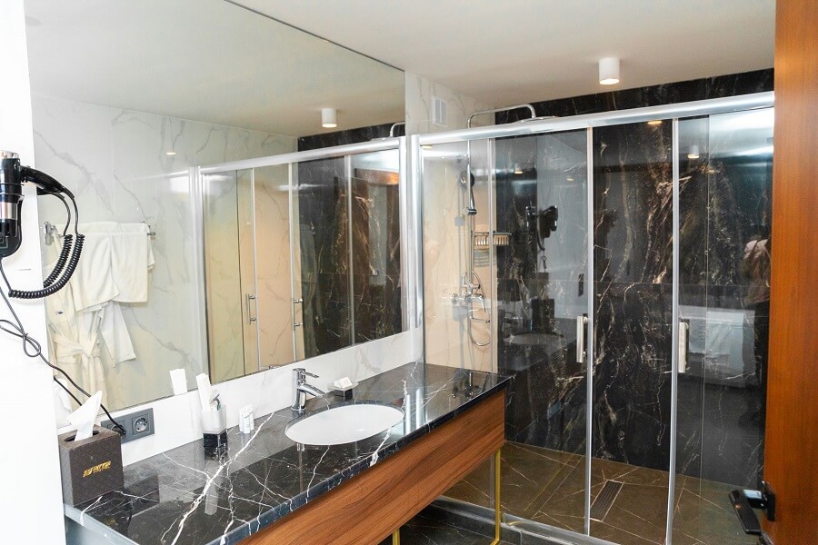 otel irtysh 5 Санузел в номере