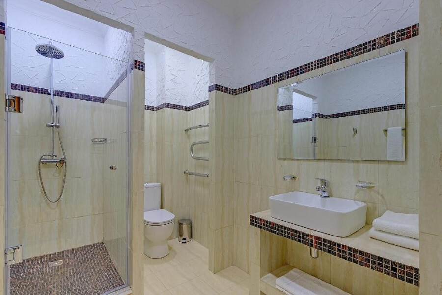 resident hotel almaty 8 Санузел в номерах
