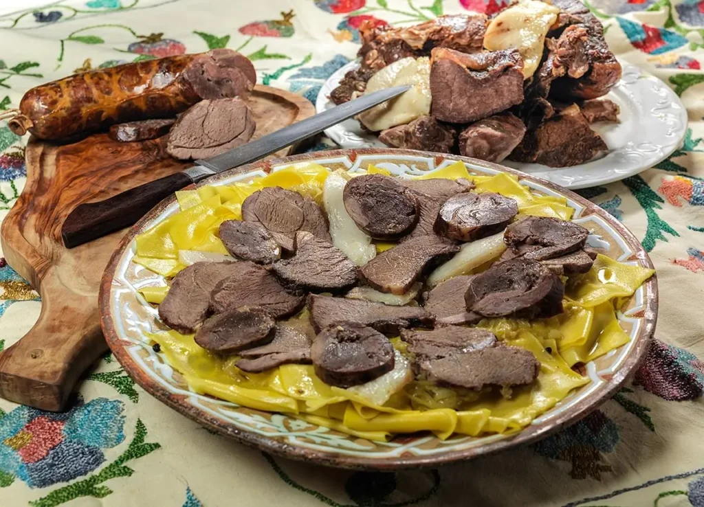 казахские мясные деликатесы и колбасы