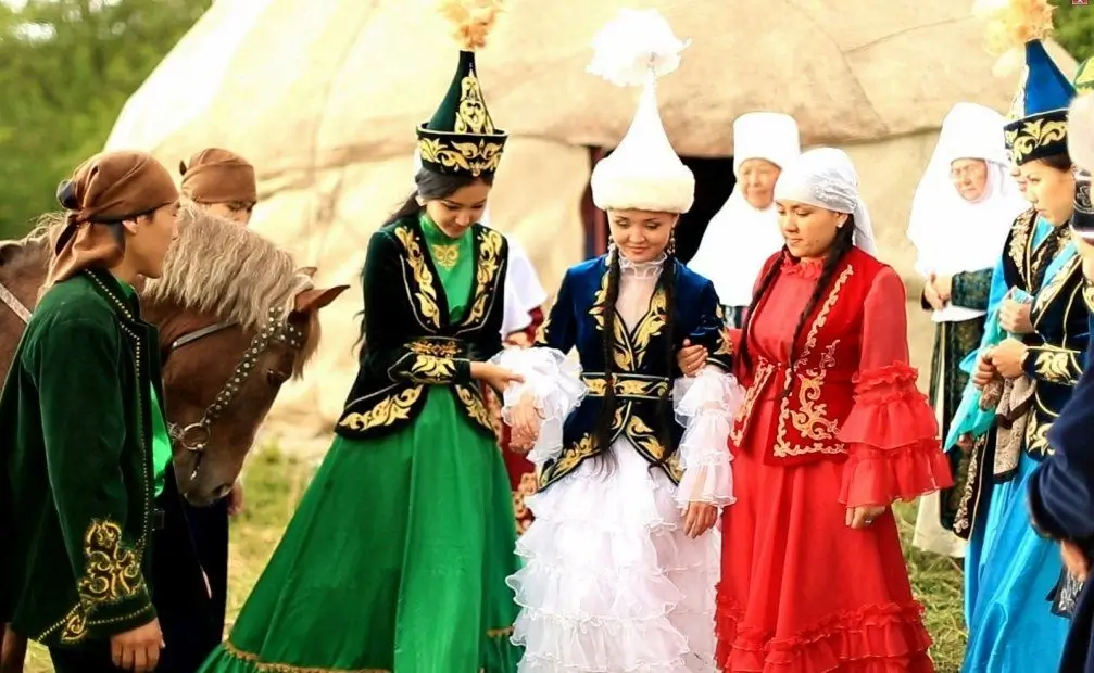 казахская одежда традиционная