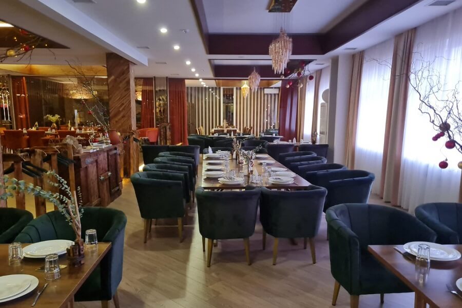 restoran ayu 5 Стол на компанию